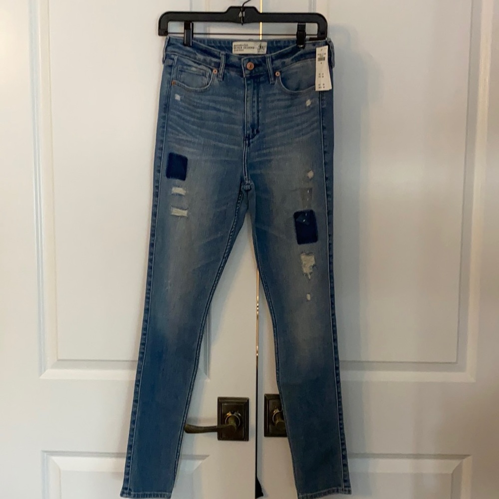 Brand new A&F high rise skinny jean